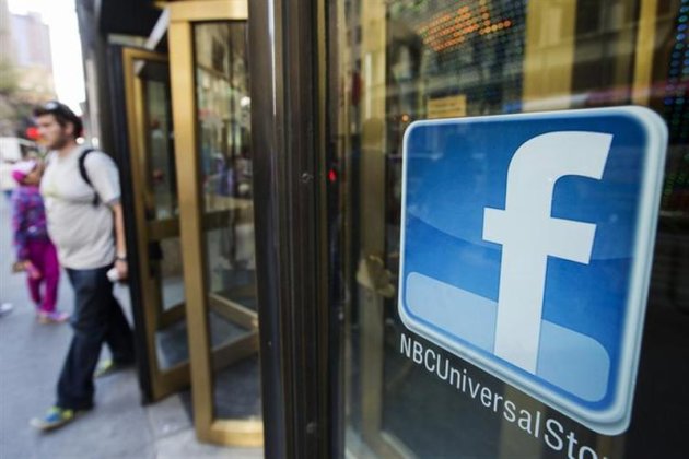 A Facebook logo is attached to the windows of the NBC store inside of Rockefeller Center in New York April 30, 2013. REUTERS/Lucas Jackson/Files