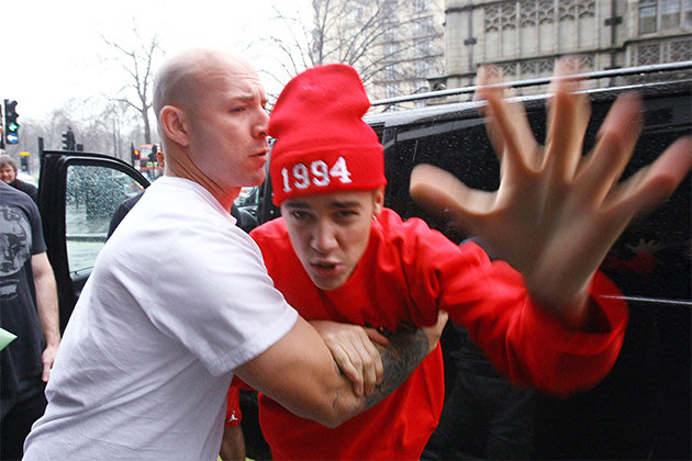 Justin-Bieber-fight-lashes-out-paparazzi