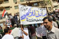 Legacy of unrest burdens Egypt's economy - Yahoo! News
