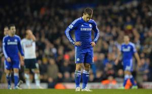 Chelsea's Belgian midfielder Eden Hazard (C) reacts …