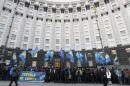 Manifestanti davanti alla sede del governo ucraino a Kiev