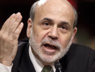 Bernanke signals no imminent steps to aid economy