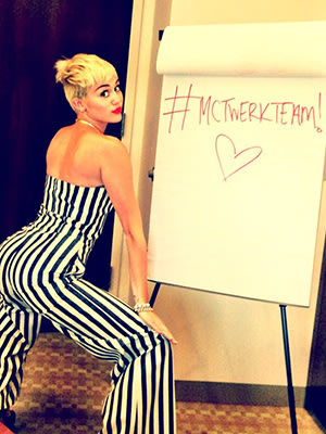 300-Miley-Cyrus-jpg_164157.jpg