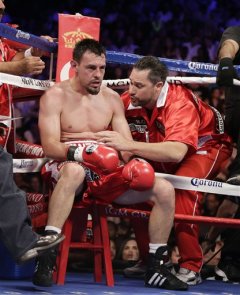 Robert Guerrero sits in his corner after the fifth round. (AP)