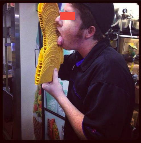 Disgusting Photo Appears To Show A Taco Bell Emp