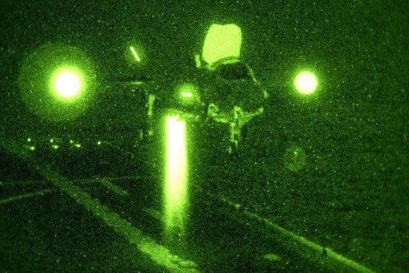 UFO y Gran Explosion en Iowa F35-night-landing-11