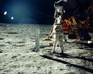 The Moon Smells: Apollo Astronauts Describe Lunar Aroma