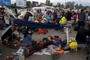 Desperate Nepalese sleep in open as aftershocks spread fear.