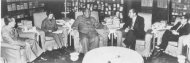 　1972年2月尼克森和毛澤東在北京進行「歷史性」的會晤，在座右為季辛吉，左為周恩來。（本報資料照片）