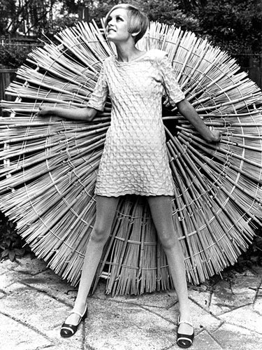 Twiggy posing for a photo shoot, 1966