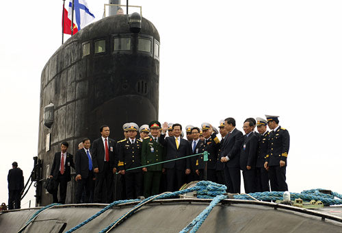 Chùm ảnh Thủ tướng thăm tàu ngầm Hà Nội 2