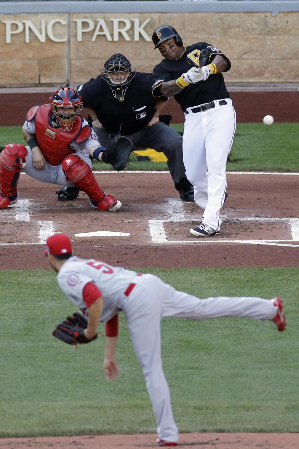 Pirates slip by Cards & L.A. defeats Atlanta to lead NLDS, 2-1 201310061654608662299