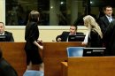 El ex primer ministro kosovar, Ramush Haradinaj (centro), Idriz Balaj (centro) y Lahi Brahimaj (2ºdcha) asisten el jueves a su juicio en el Tribunal Penal Internacional para la antigua Yugoslavia (TPIY) en La Haya (Holanda). EFEEl ex primer ministro kosovar, Ramush Haradinaj, asiste el jueves a su juicio en el Tribunal Penal Internacional para la antigua Yugoslavia (TPIY) en La Haya (Holanda). EFE