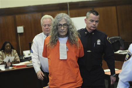 Convicted California serial killer Rodney Alcala is pictured in Manhattan Supreme Court in New York, January 7, 2013. REUTERS/David Handschuh/Pool