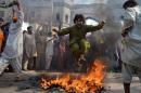 Pakistani Sunni Muslims protest against the attack on a Sunni mosque and seminary, in Multan on November 16, 2013