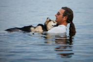 John Unger e il suo cane Schoep. Foto: Hannah Stonehouse Hudson/StonehousePhoto.com