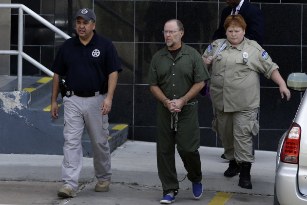 Ex-Enron CEO gets 10 years cut from sentence - Yahoo! News