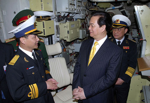 Chùm ảnh Thủ tướng thăm tàu ngầm Hà Nội 5