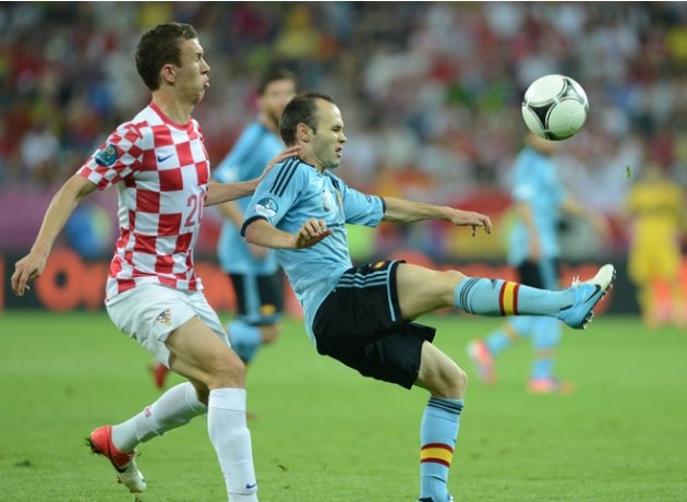 Croatian Midfielder Ivan Perisic (L) Vies AFP/Getty Images