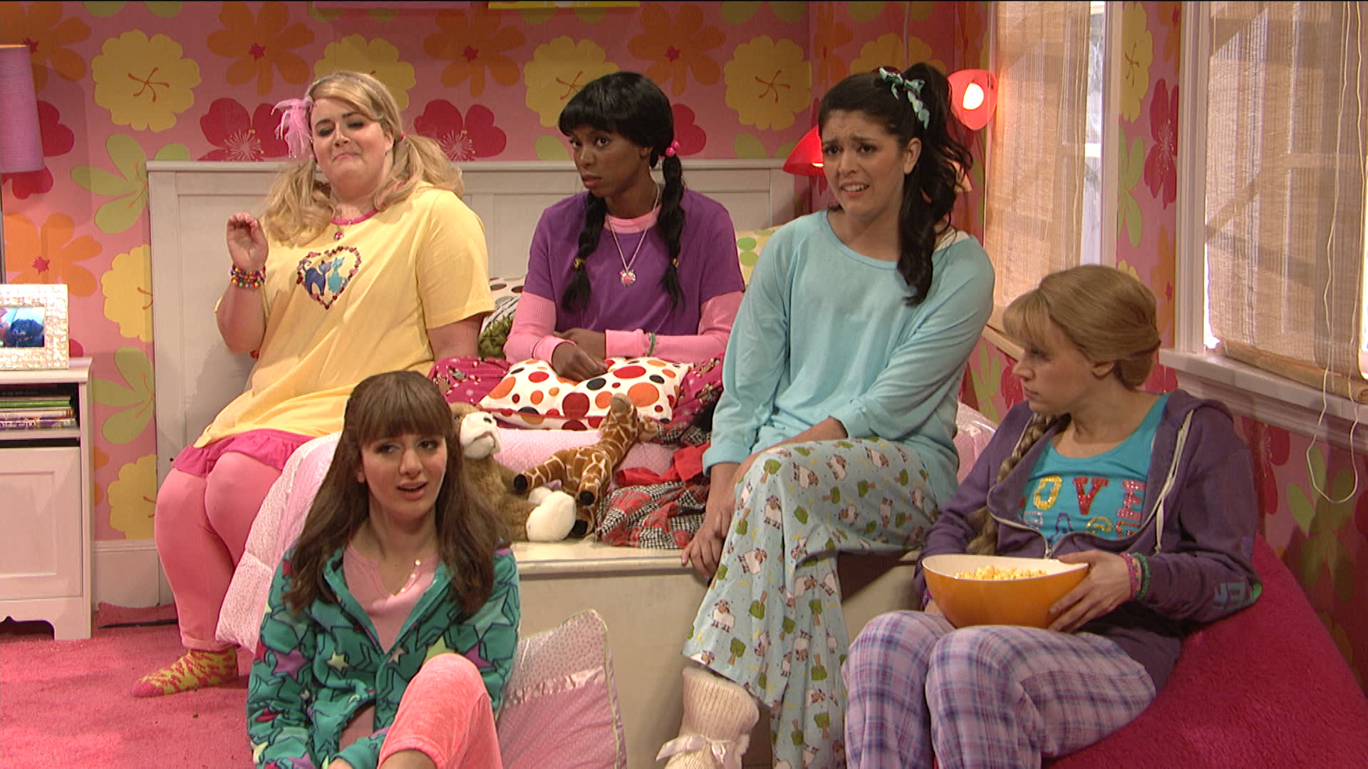 snl_1652_06_Slumber_Party.jpg