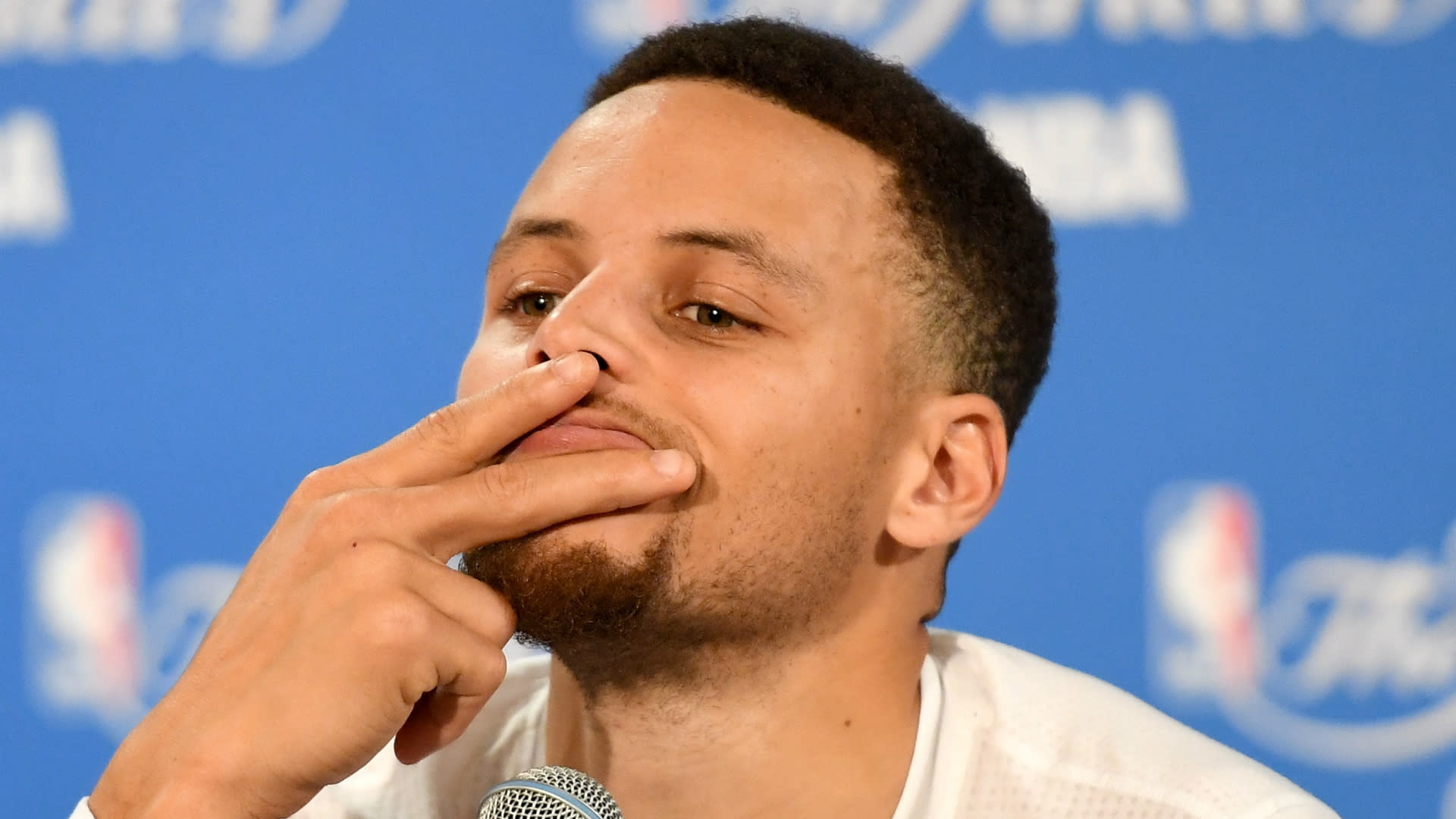 Warriors star Curry laughs at villains narrative