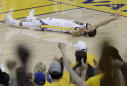 Curry comes alive to score 35, Warriors rout Rockets by 41