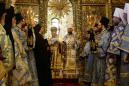 Independence decree presented to Ukrainian Orthodox bishop