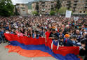 Partido gobernante armenio no presentará candidato a primer ministro; líder de protestas busca el poder