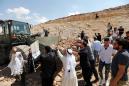 Israel anuncia que no derribará de momento la aldea palestina de Jan al Ahmar