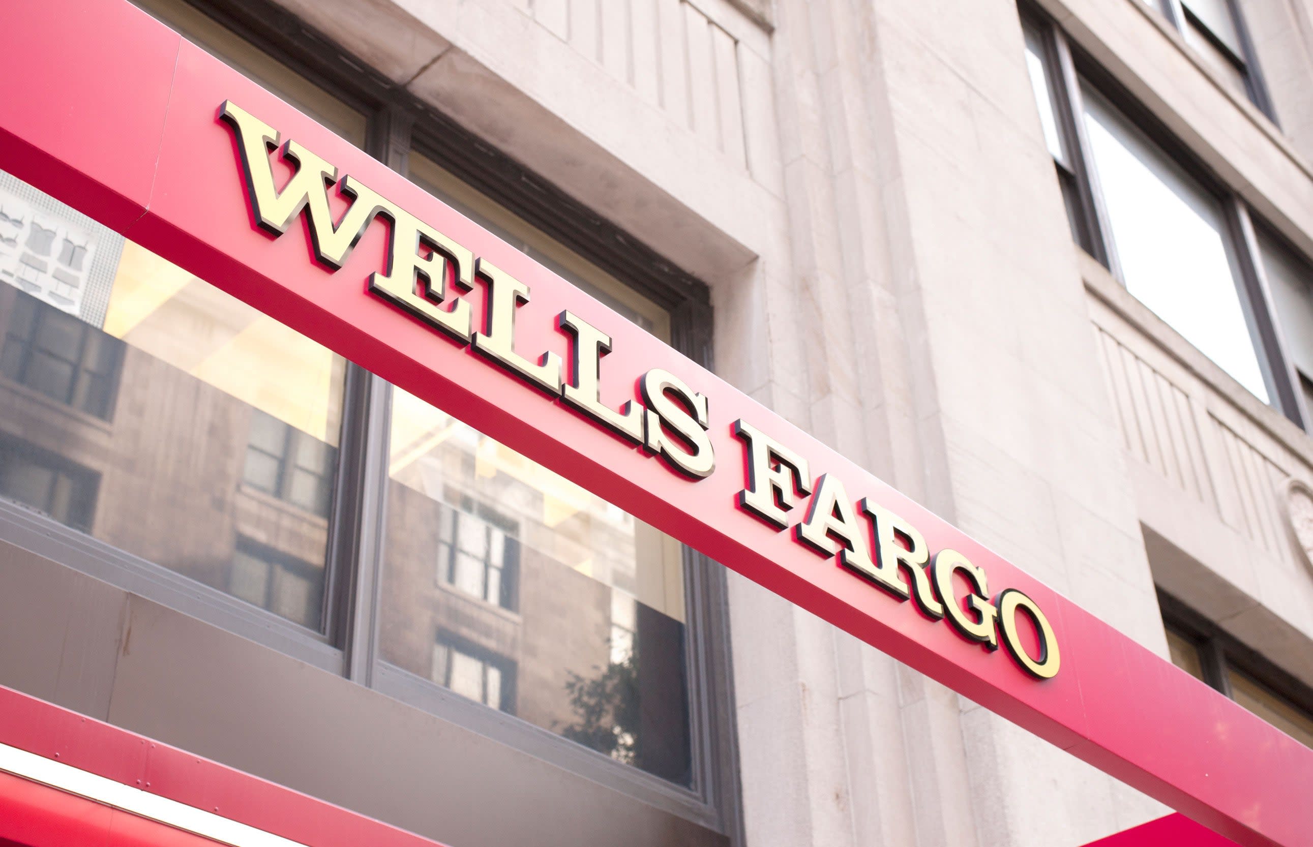 Wells Fargo's Fake Account Scandal: CEO Vows to 'Make it Right' but Doesn't Explain How2582 x 1666