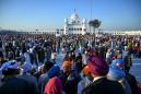 Hundreds of Indian Sikhs make historic pilgrimage to Pakistan